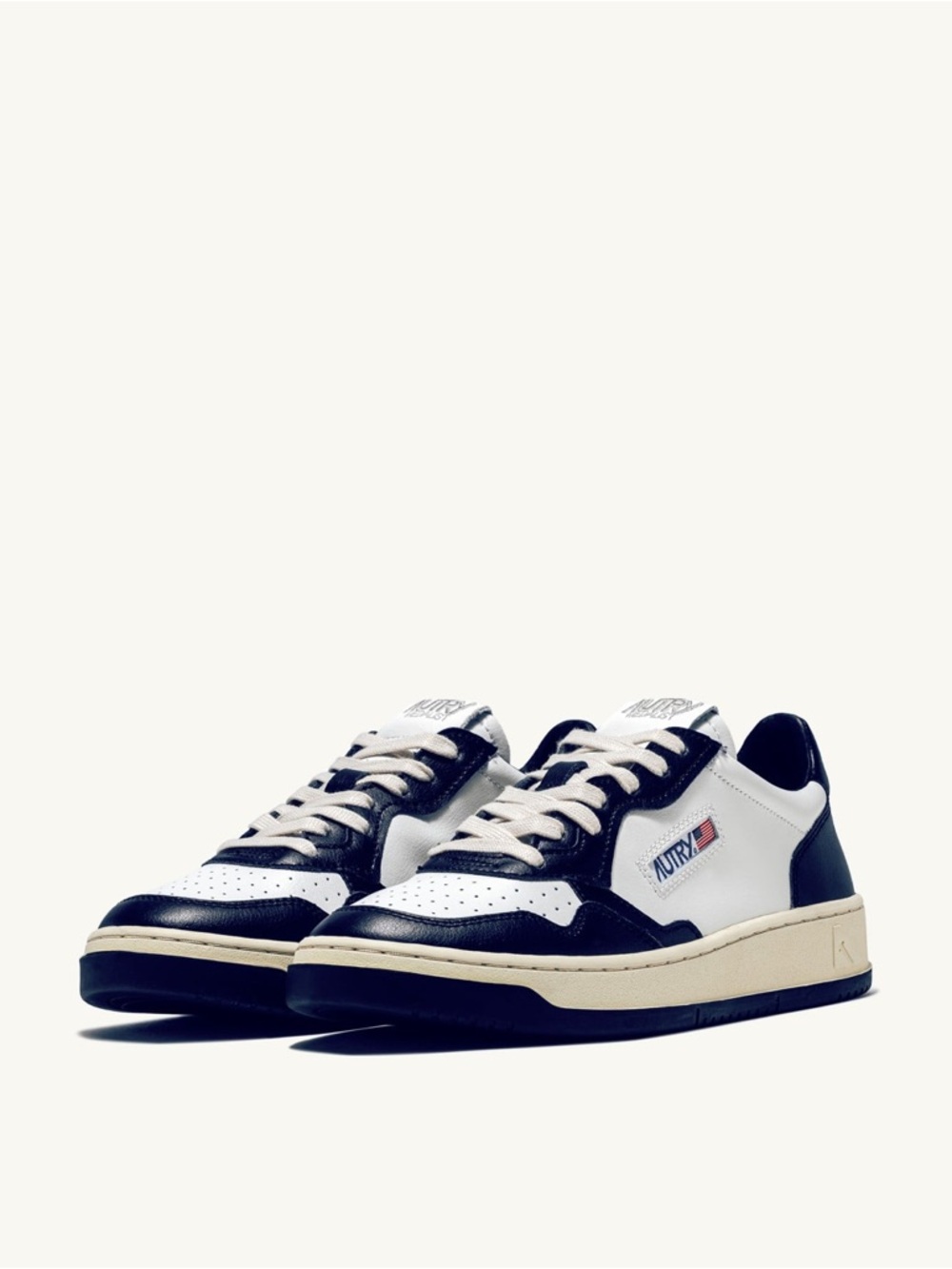 AUTRY- MEDALIST LOW BICOLOR SNEAKERS IN WHITE AND BLUE LEATHER